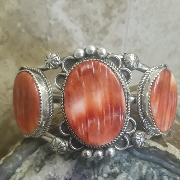 Native American SS Spiny Oyster Cuff - Picture 7 of 7